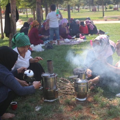 Kadınlar ile Eğlenceli Bir Piknik